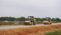 Dự án Đường ven biển kết nối hành lang kinh tế Đông - Tây giai đoạn 1 đang thi công.