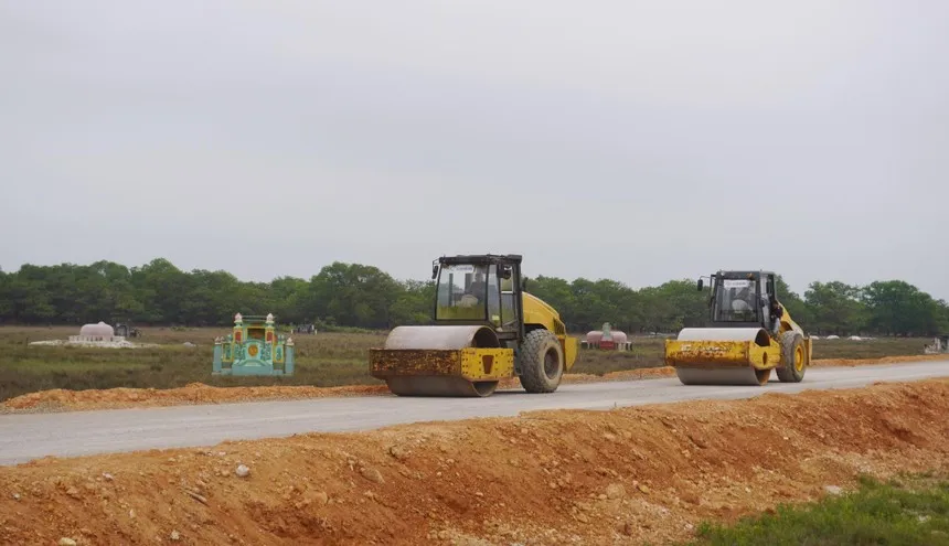 Dự án Đường ven biển kết nối hành lang kinh tế Đông - Tây giai đoạn 1 đang thi công.