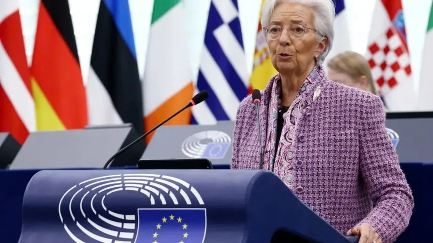 ECB tiếp tục giữ nguyên lãi suất lần thứ tư liên tiếp