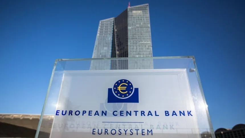 ECB tiếp tục giữ nguyên lãi suất