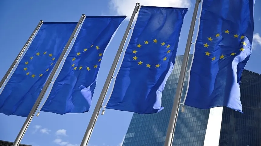 ECB tiếp tục giữ nguyên lãi suất