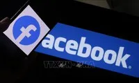 Biểu tượng của Facebook trên màn hình điện thoại thông minh. Ảnh: AFP/TTXVN