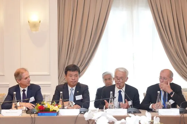 Ông Patrick Martin - Chủ tịch MEDEF (thứ hai từ phải sang) phát biểu khai mạc sự kiện đặc biệt ý nghĩa với cộng đồng doanh nghiệp Việt Nam - Pháp