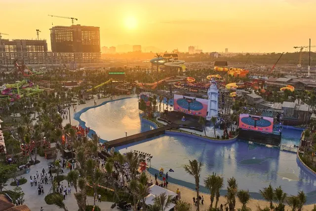 Công viên nước 15ha đã đi vào vận hành, dự án Blanca City tiếp tục được thi công khẩn trương. Ảnh: Ánh Dương