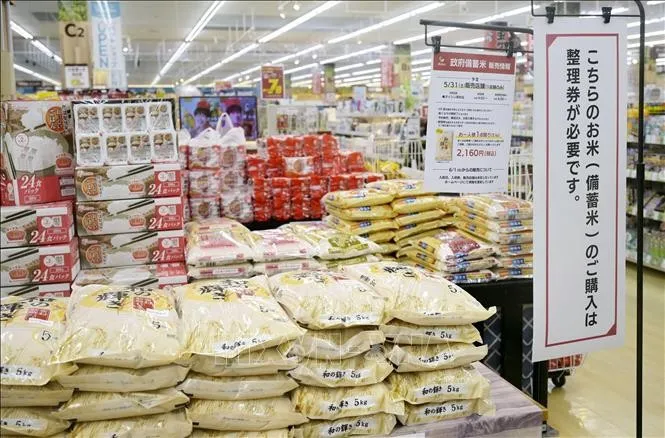 Gạo được bày bán tại siêu thị ở Sendai, Nhật Bản ngày 31/5/2025. Ảnh: Kyodo/TTXVN