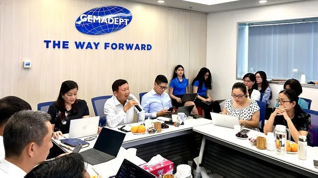 Ông Nguyễn Thanh Bình, Tổng giám đốc kiêm Thành viên HĐQT Gemadept chia sẻ với nhà đầu tư.