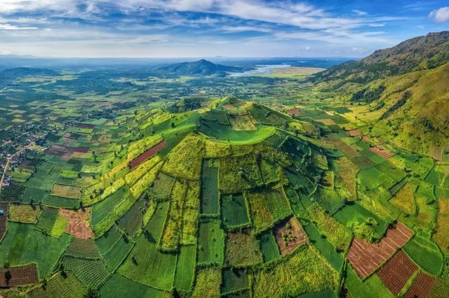 Chủ tịch tỉnh Gia Lai lưu ý khi lập quy hoạch cần mở rộng vùng bảo vệ để đảm bảo an toàn, tạo nền tảng cho phát triển bền vững khu vực Chư Đăng Ya. Ảnh: Núi lửa Chư Đăng Ya (Nguồn: Vietnamtourism).