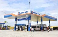 Giá xăng dầu giảm sâu, tác động đến ngành nào?
