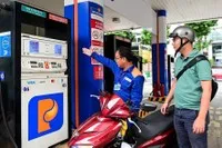 Giá xăng dầu trong nước hạ nhiệt, tạo điều kiện cho hoạt động sản xuất, kinh doanh và tiêu dùng.