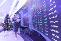 Giao dịch chứng khoán sáng 12/2: Thanh khoản ảm đạm, cổ phiếu Vingroup giúp VN-Index khởi sắc