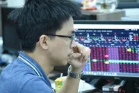 Giao dịch chứng khoán sáng 15/5: Bluechip suy yếu, thị trường điều chỉnh