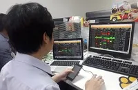 Giao dịch chứng khoán sáng 24/11: Cổ phiếu họ Vingroup dẫn dắt thị trường tăng