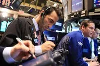 Giới đầu tư săn hàng giá rẻ, nhưng nỗi lo "bull trap" vẫn treo lơ lửng