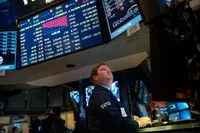 Giới đầu tư tạm thở phào sau thương vụ UBS giải cứu Credit Suisse
