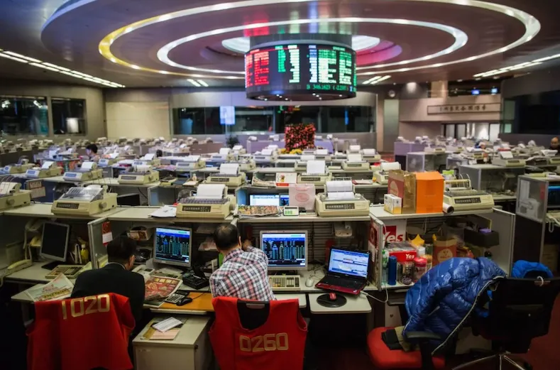 Theo dữ liệu do Bloomberg tổng hợp, lượng vốn huy động qua IPO ở thị trường Hong Kong đã giảm 56% trong năm 2023, xuống còn 46 tỷ đô la Hong Kong. Ảnh: AFP