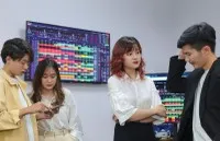 Theo dự thảo, kể từ 1/1/2026, nhà đầu tư cá nhân sẽ không được trực tiếp đầu tư vào trái phiếu phát hành riêng lẻ. Ảnh: Dũng Minh