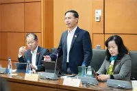 Đại biểu Phạm Đức Ấn phát biểu tại tổ. Ảnh: P.T