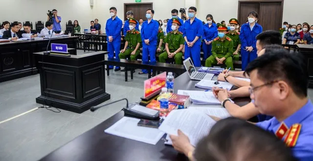 Phiên xét xử 8 bị cáo nguyên là lãnh đạo và nhân viên của Louis Holdings và Chứng khoán Trí Việt. Ảnh: CTV