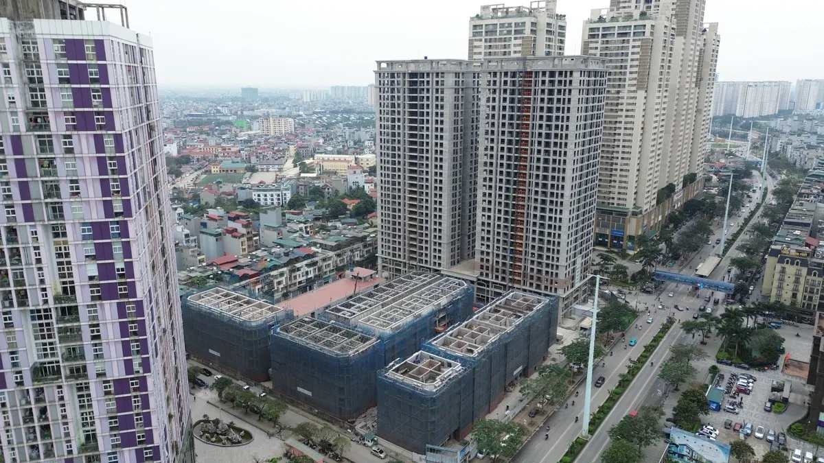 Dự án The Charm An Hưng, vừa khai trương căn hộ mẫu, với giá chào bán được chủ đầu tư hét lên tới 73 - 81 triệu đồng/m2 dù cuối đường và không có quá nhiều tiện ích xung quanh