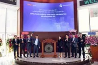 Ban Lãnh đạo Hạ tầng GELEX thực hiện nghi thức đánh chiêng chào mừng ngày giao dịch đầu tiên cổ phiếu GEL.