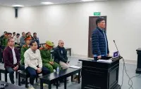 Nhận hối lộ hơn 11 tỷ đồng để "tạo điều kiện" cho doanh nghiệp thông thầu, 2 cựu lãnh đạo Ban Quản lý dự án tỉnh Đắk Lắk bị đề nghị phạt 9-10 năm tù.