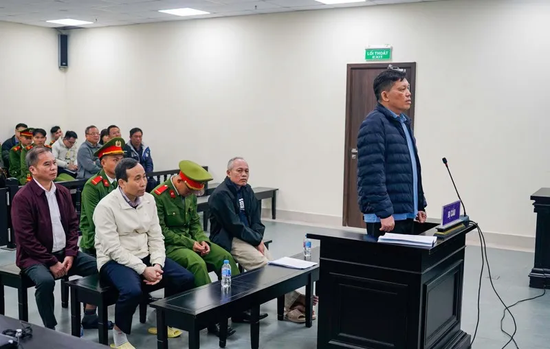 Nhận hối lộ hơn 11 tỷ đồng để "tạo điều kiện" cho doanh nghiệp thông thầu, 2 cựu lãnh đạo Ban Quản lý dự án tỉnh Đắk Lắk bị đề nghị phạt 9-10 năm tù.