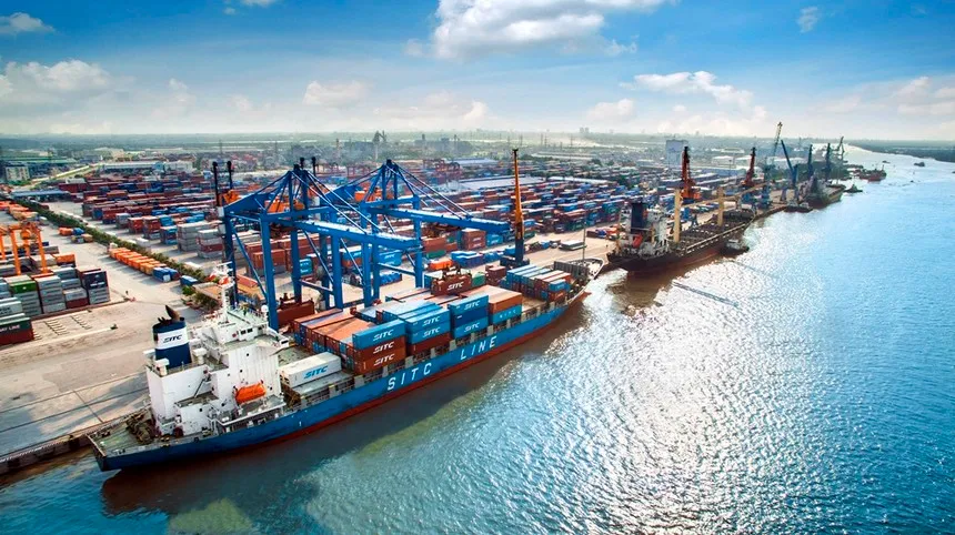 Hoạt động xuất nhập khẩu đóng góp đáng kể vào nguồn thu ngân sách trên địa bàn thành phố. Ảnh: Cảng Đình Vũ