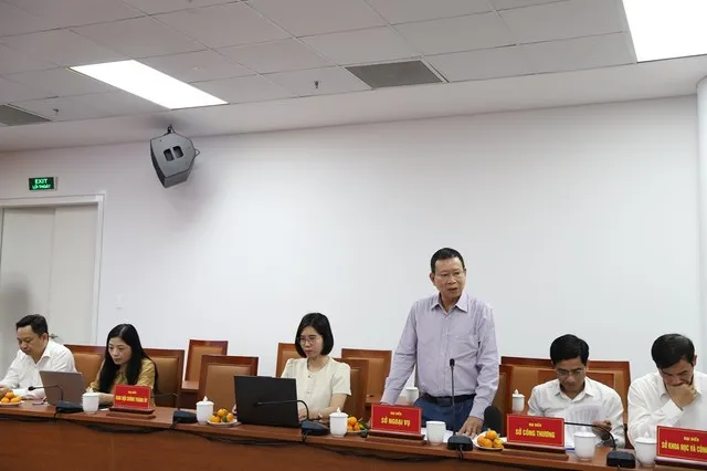 Ông Bùi Ngọc Hải, Phó giám đốc Sở Ngoại vụ Hải Phòng tham luận tại Hội thảo