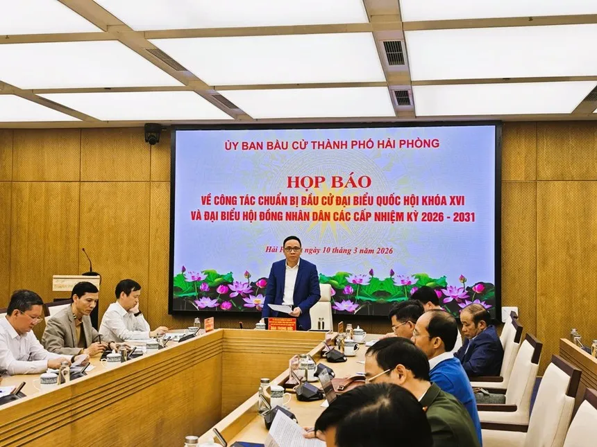 Ông Đào Trọng Đức, Phó Chủ tịch Thường trực HĐND thành phố, Phó Chủ tịch Uỷ ban bầu cử thành phố Hải Phòng chủ trì cuộc Họp báo thông tin về công tác bầu cử. Ảnh: Thanh Sơn