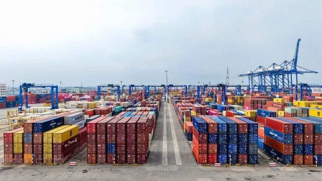Hải Phòng là trung tâm cảng biển lớn miền Bắc đóng vai trò quan trọng như một cầu nối quan trọng giúp kết nối vùng kinh tế trọng điểm phía Bắc với thế giới, cho phép đón các tàu siêu trọng mà không cần trung chuyển hàng hóa.