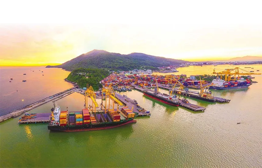 Hai thái cực của doanh nghiệp cảng biển miền Trung 