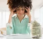 Hạn chế dùng tiền mặt đang là xu hướng chung trên thế giới. Ảnh: Getty.