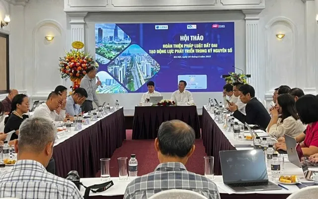 Hội thảo “Hoàn thiện pháp luật đất đai tạo động lực phát triển trong kỷ nguyên số”.