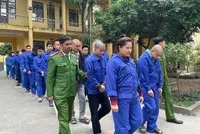 Các đối tượng bị bắt giữ trong đường dây lừa đảo, tổ chức đánh bạc với giao dịch lên tới hơn 9.300 tỷ đồng. Ảnh: CAHY