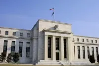 Hai thành viên của Hội đồng Thống đốc Fed đã không đồng tình với quyết định giữ nguyên lãi suất cơ bản của cơ quan này tại cuộc họp chính sách tiền tệ tháng 7/2025. Ảnh: AFP
