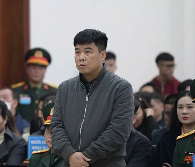 Nguyễn Văn Hậu (hay còn gọi là Hậu "pháo"), cựu Chủ tịch HĐQT Tập đoàn Phúc Sơn bị tuyên phạt tổng hợp 30 năm tù trong 2 vụ án.