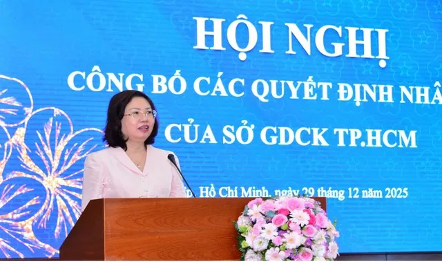 Chủ tịch Ủy ban Chứng khoán Nhà nước Vũ Thị Chân Phương phát biểu tại Hội nghị.