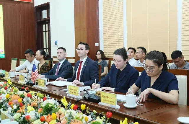 Đoàn Đại sứ quán Hoa Kỳ tại Việt Nam đánh giá cao những kết quả phát triển kinh tế - xã hội của Hưng Yên.