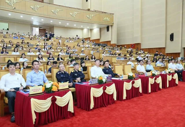 Lãnh đạo UBND tỉnh Hưng Yên, Cục Hải quan, các sở, ban, ngành cùng hơn 170 doanh nghiệp xuất nhập khẩu trên địa bàn tham dự hội nghị