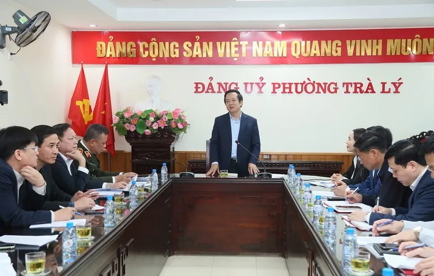 Ủy viên trung ương Đảng, Phó Bí thư Tỉnh ủy, Chủ tịch UBND tỉnh Phạm Quang Ngọc phát biểu tại buổi làm việc.