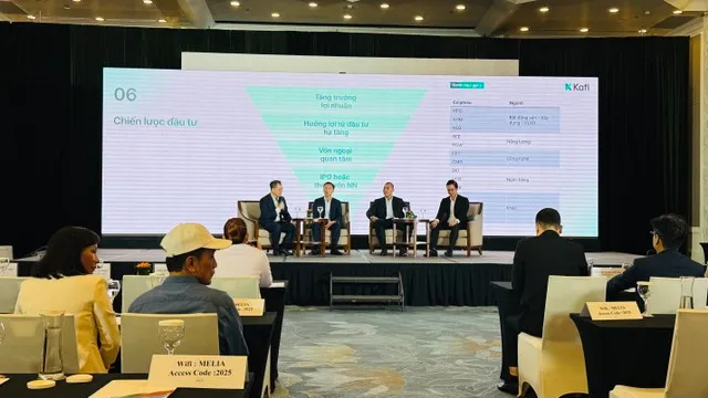 Các chuyên gia chia sẻ tại hội thảo.