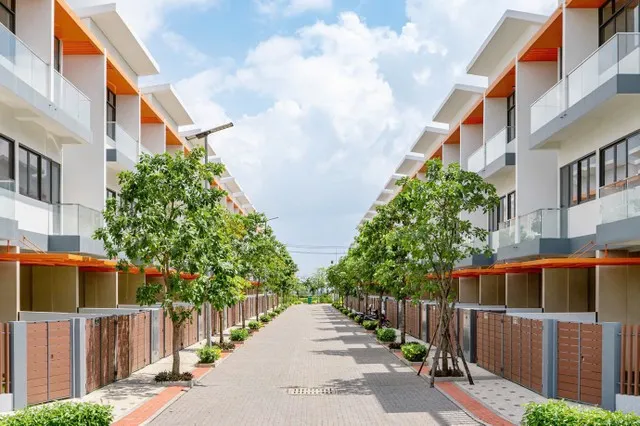 Gạch tự chèn - vật liệu chuyên dụng trong công trình sân bay Changi, quảng trường Berlin - được lát đường nội khu dự án Elite Life