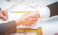 Với tiềm năng rộng lớn, thị trường bảo hiểm Việt Nam thu hút sự quan tâm của nhiều nhà đầu tư nước ngoài và định chế tài chính trong nước