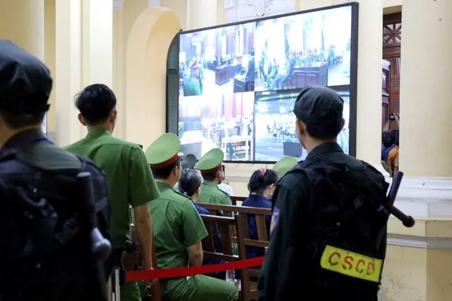 Để đảm bảo trật tự trong quá trình xét xử, công tác an ninh được siết chặt.