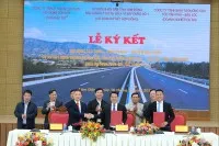 Lễ ký kết Hợp đồng xây dựng - kinh doanh - chuyển giao (BOT) đối với Dự án đường bộ cao tốc Tân Phú (tỉnh Đồng Nai) - Bảo Lộc (tỉnh Lâm Đồng) theo phương thức đối tác công tư (PPP). Ảnh: H.S