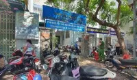 Cơ quan công an khám xét CDC Khánh Hòa sáng ngày 17/6. Ảnh: Trần Hải