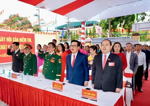 Ông Quản Minh Cường, Bí thư Tỉnh uỷ Quảng Ninh dự lễ khai mạc Khu vực bỏ phiếu số 16, khu Hồng Hà 3, Phường Hạ Long, tỉnh Quảng Ninh.