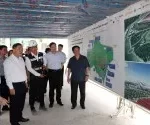 Phó Thủ tướng Thường trực Chính phủ Phạm Gia Túc nghe báo cáo về tiến độ dự án đầu tư mở rộng Cảng hàng không quốc tế Phú Quốc - Ảnh: VGP.