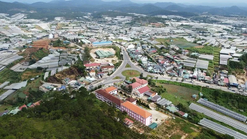 Lâm Đồng đang rà soát 103 dự án đã được đăng ký thực hiện dự án thí điểm để phân loại rõ dự án đủ điều kiện, phục vụ cho việc xây dựng Nghị quyết dự án thí điểm. Ảnh: Linh Đan