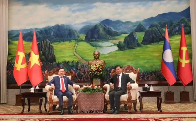 Đồng chí Thường trực Ban Bí thư Trần Cẩm Tú hội kiến Tổng Bí thư, Chủ tịch nước Lào.